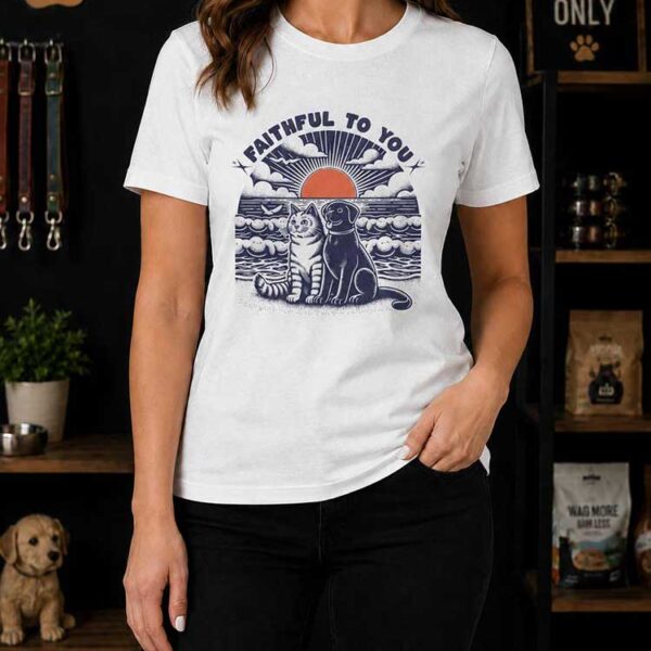woman-mascotas-faithful-to-you-blanco.jpg