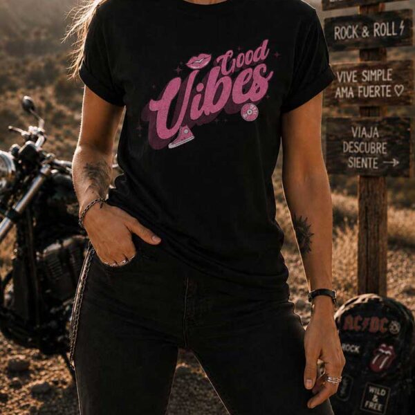 woman-urban-streetwear-good-vibes-negro.jpg